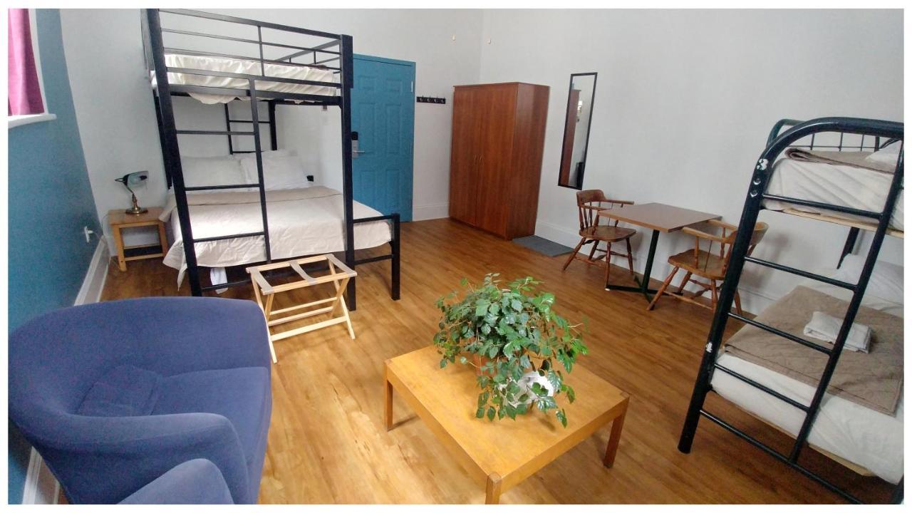 Chambre Familiale avec Salle de Bains Privative