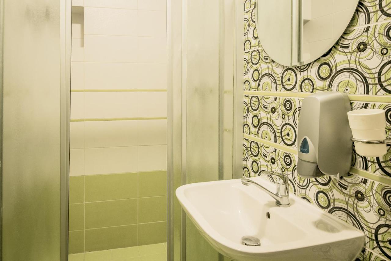 Chambre Double ou Lits Jumeaux avec Salle de Bains Commune