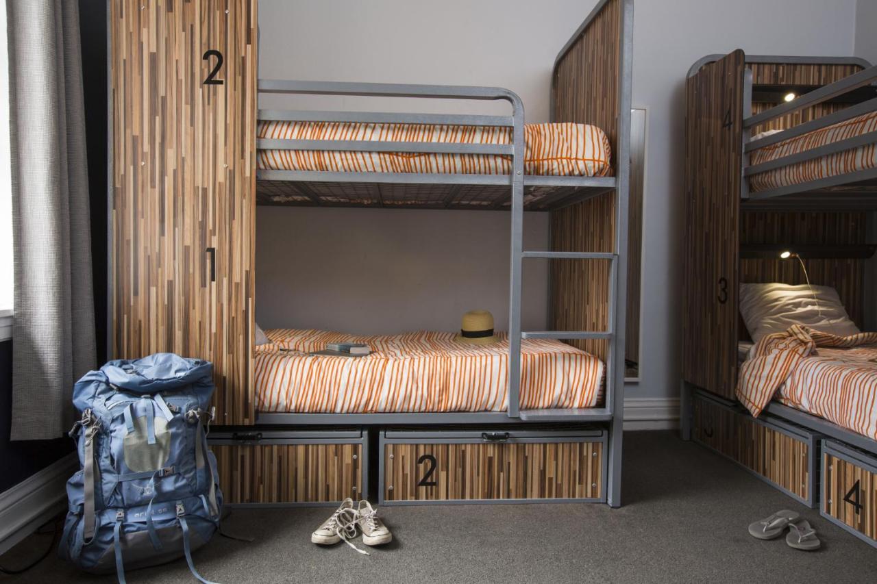 Lit dans Dortoir pour Hommes de 4 Lits avec Salle de Bains Privative