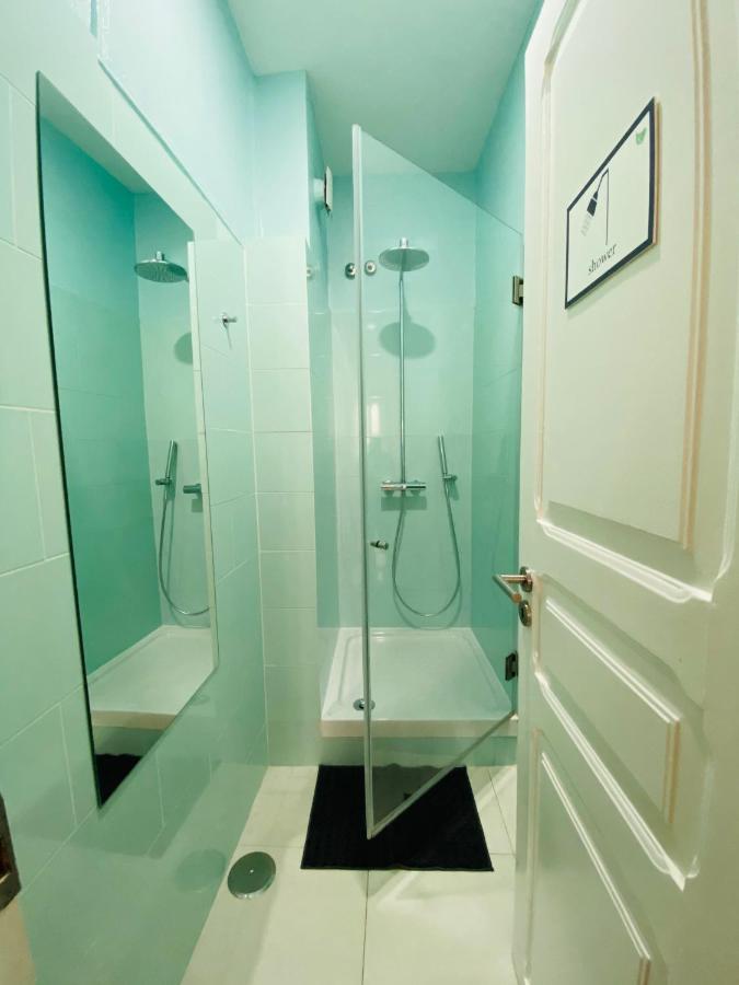 Single Room with Shared Bathroom,1096277265:JPEG