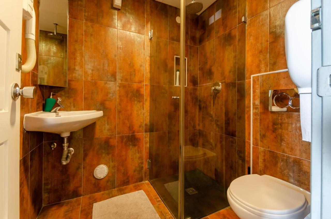 Bunk Bed in 6-Bed Mixed Dormitory Room with Private Bathroom,1099127292:JPEG