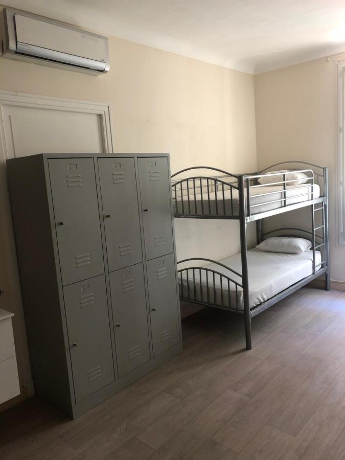 Lit Simple dans Dortoir de 4 Lits