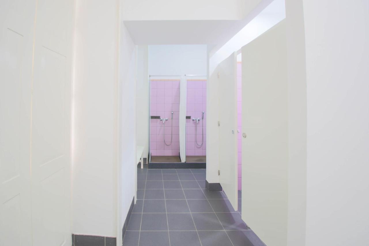 Chambre Lits Jumeaux avec Salle de Bains Commune