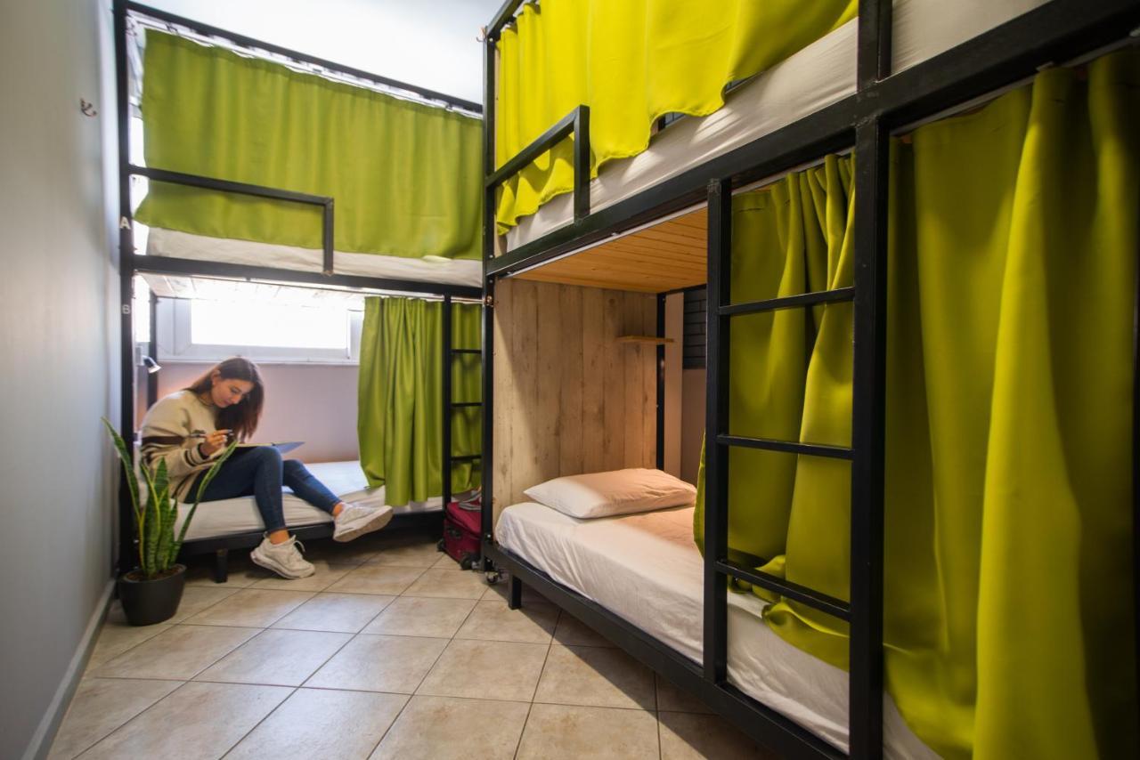 Lit dans Dortoir pour Femmes de 6 Lits