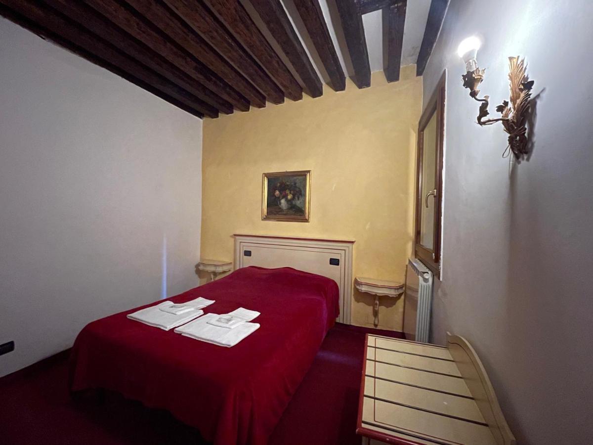 Chambre Simple avec Salle de Bains Commune
