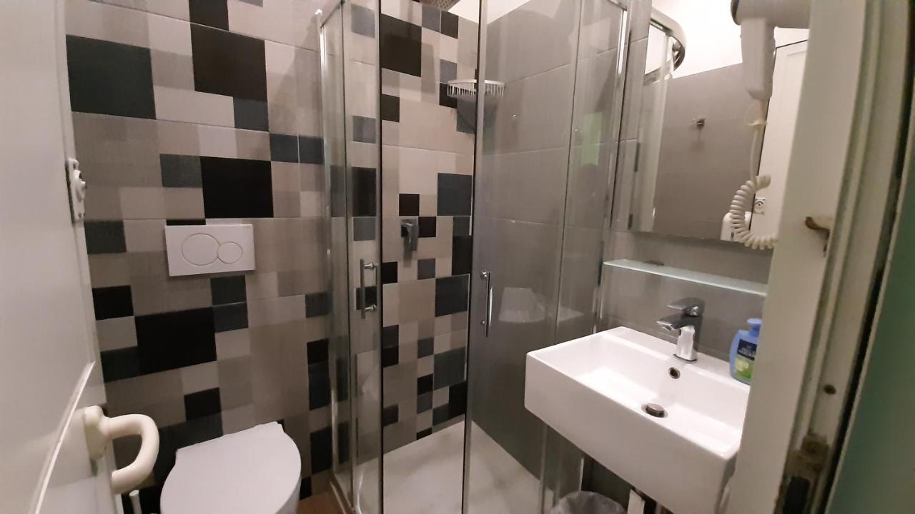 Chambre Lits Jumeaux avec Salle de Bains Privative