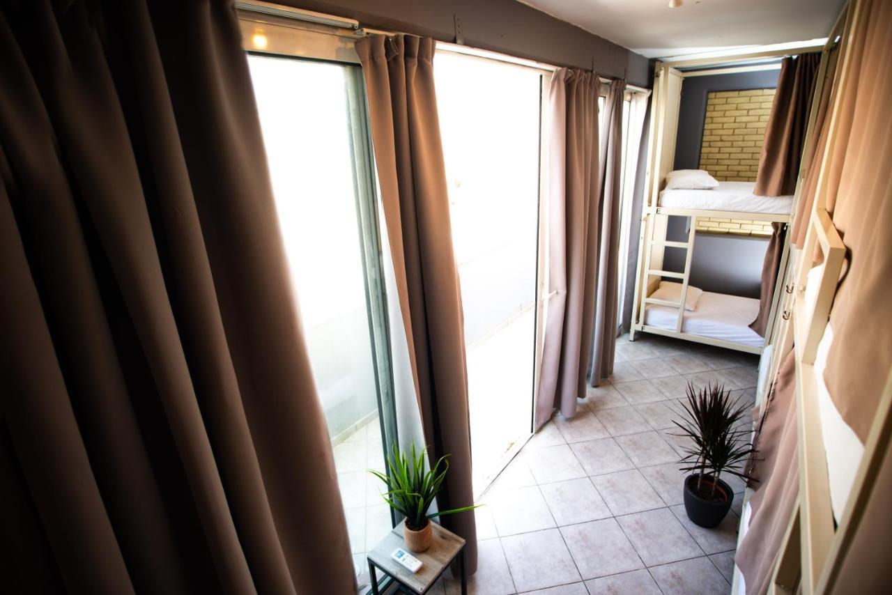Lit dans Dortoir Mixte de 6 Lits avec Terrasse Privée