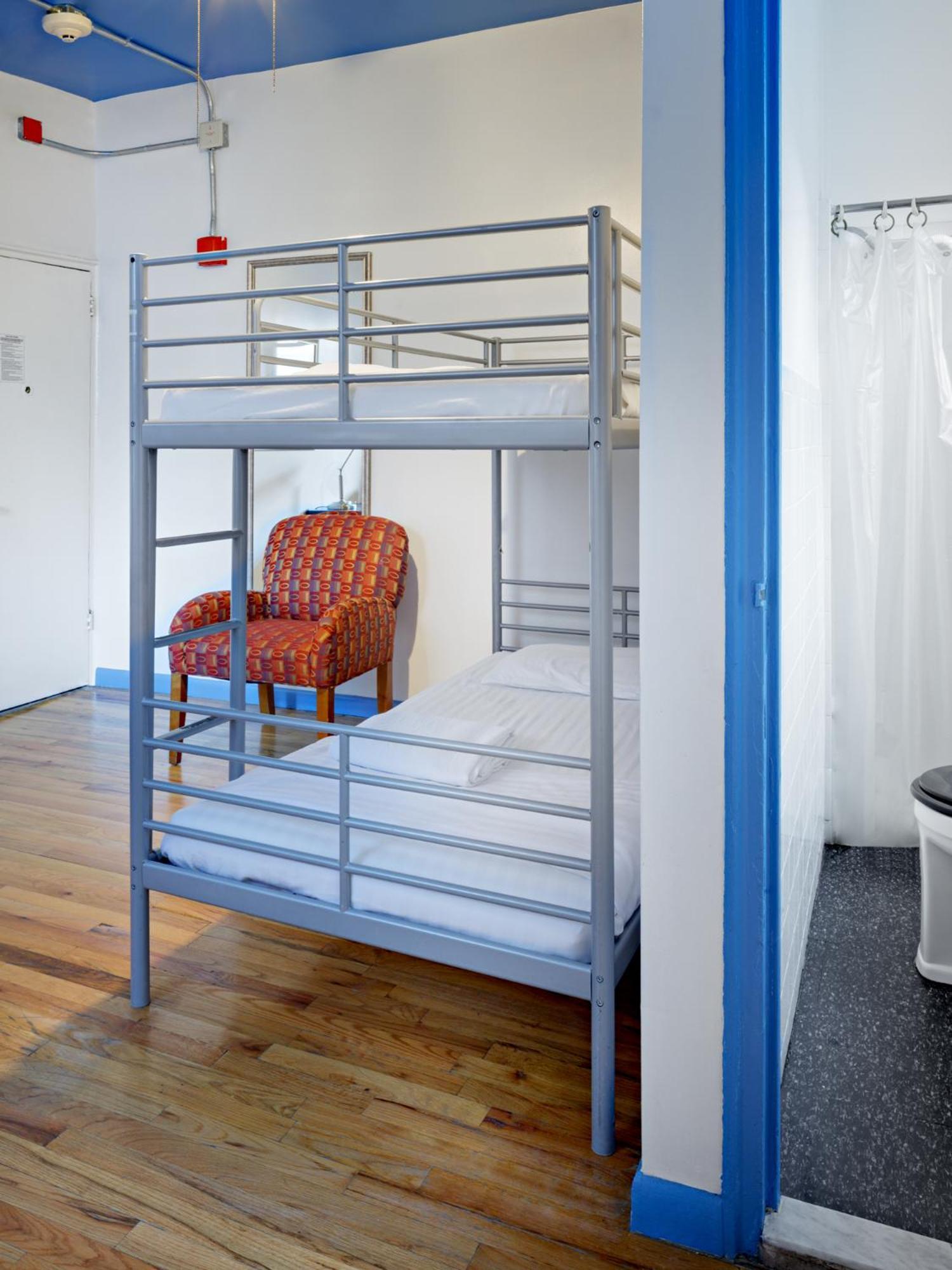 Lit Simple en Dortoir de 2 Lits avec Salle de Bains Privative