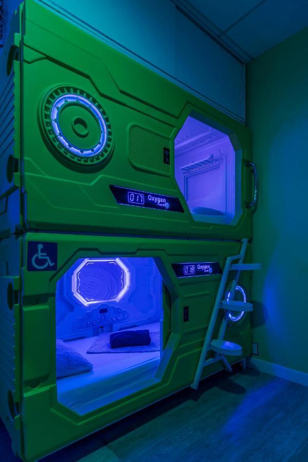 Capsule Single Bed Mixed Dormitory Room