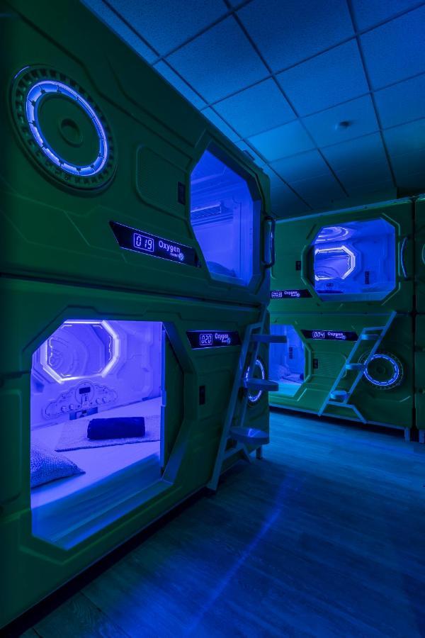 Capsule Single Bed Mixed Dormitory Room