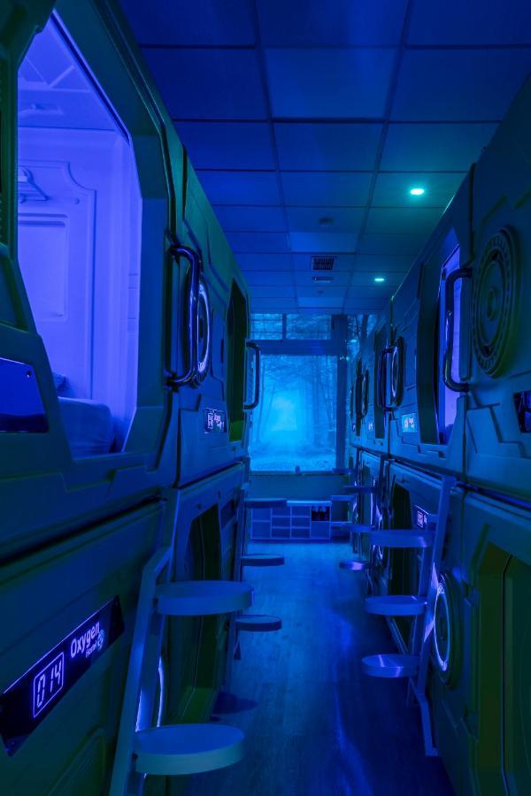 Capsule Single Bed Mixed Dormitory Room