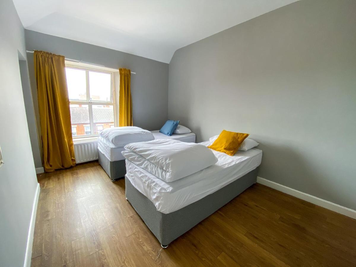 Shared for 2 People (Female - Single Beds) - Shared Bathroom