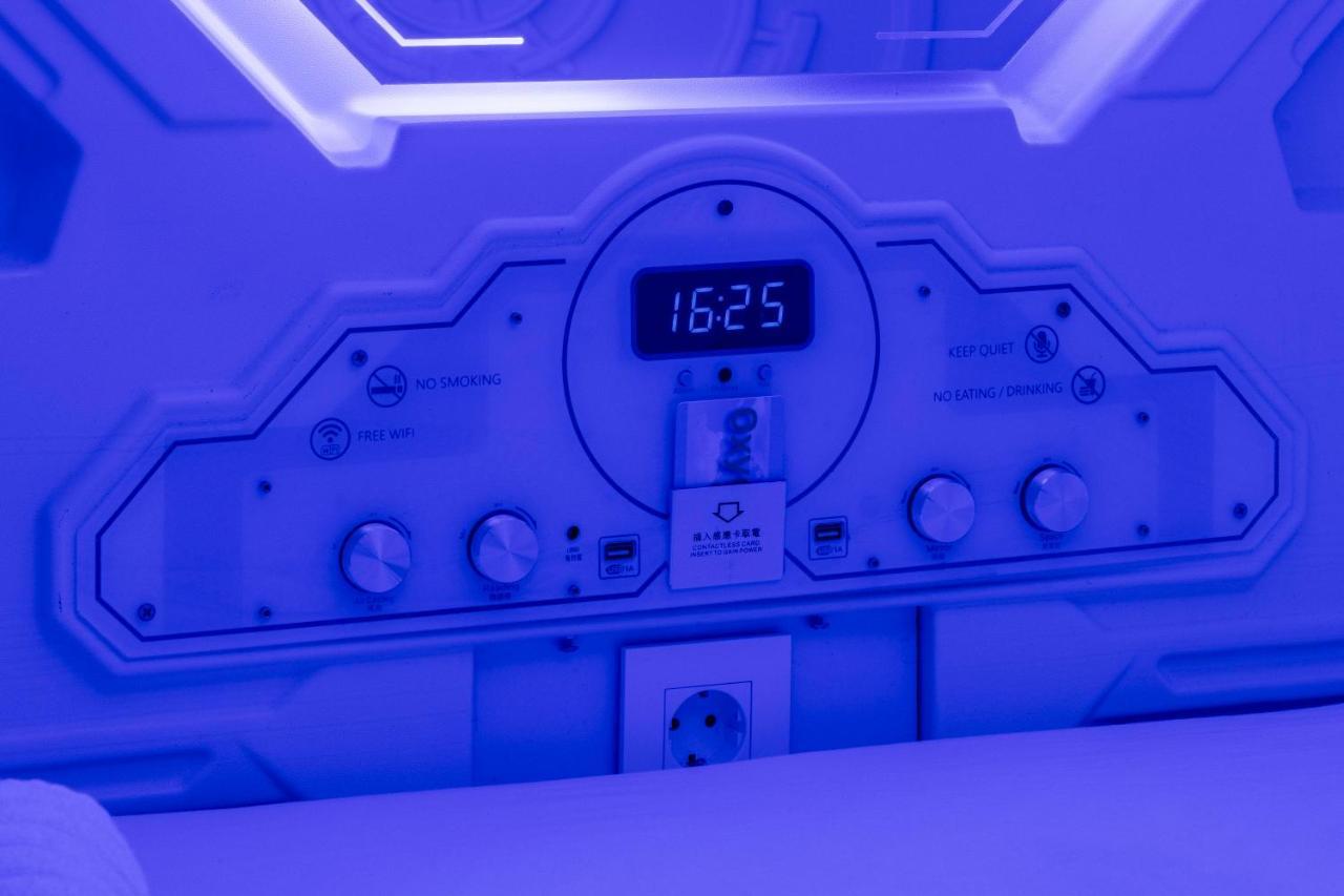Capsule Single Bed Mixed Dormitory Room