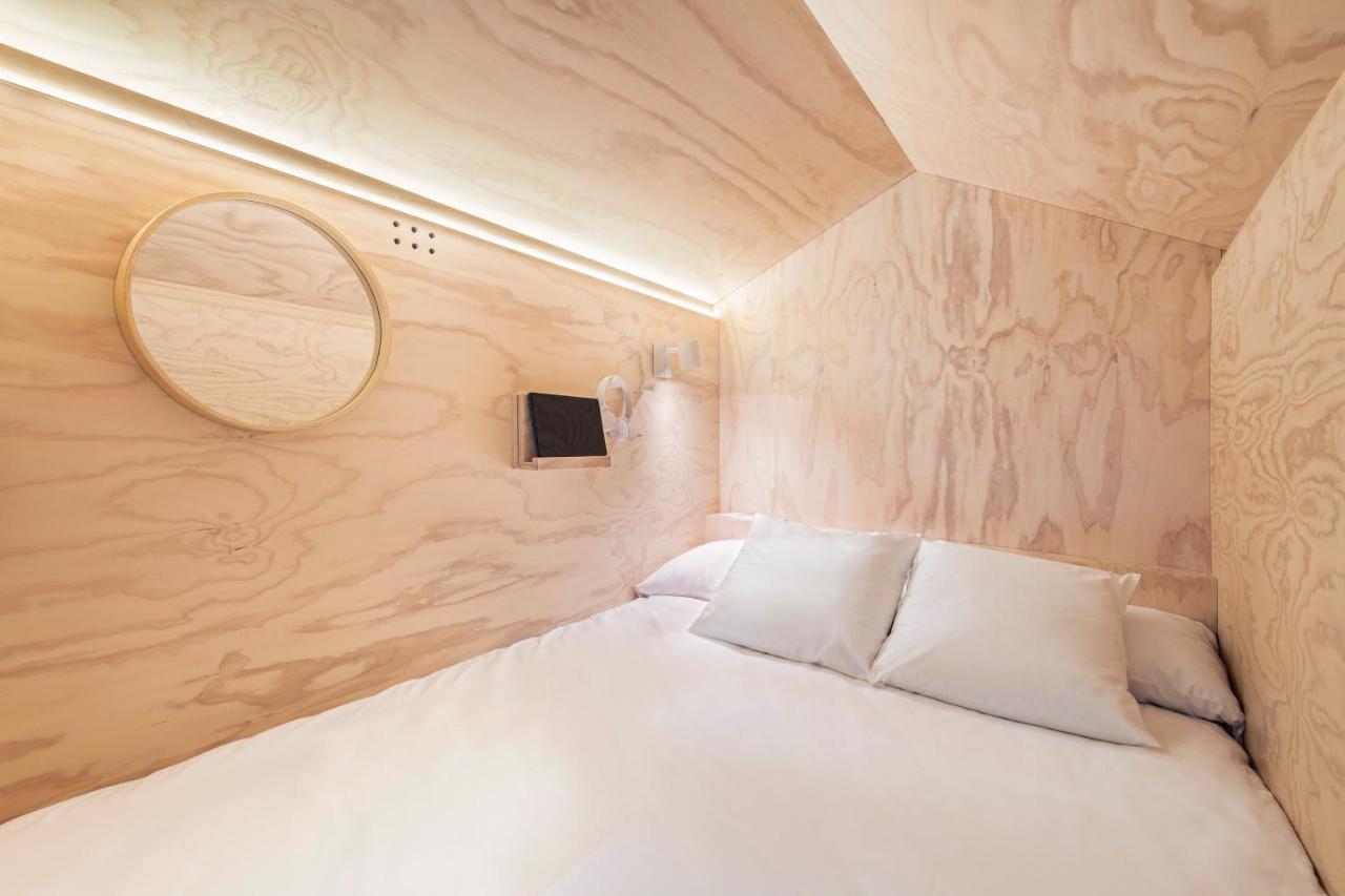 Single Bed Mixed Dormitory Room