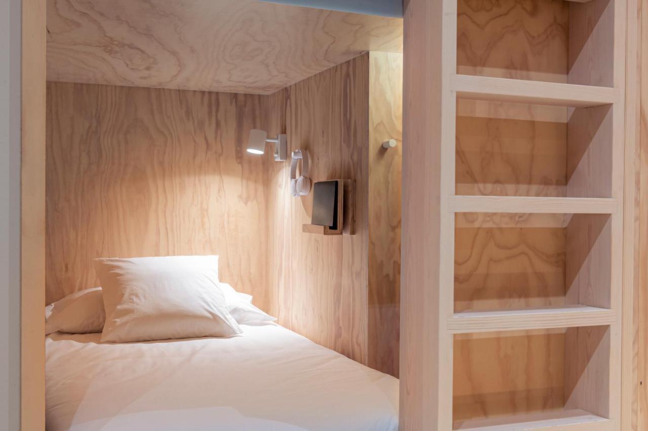 Single Bed Mixed Dormitory Room