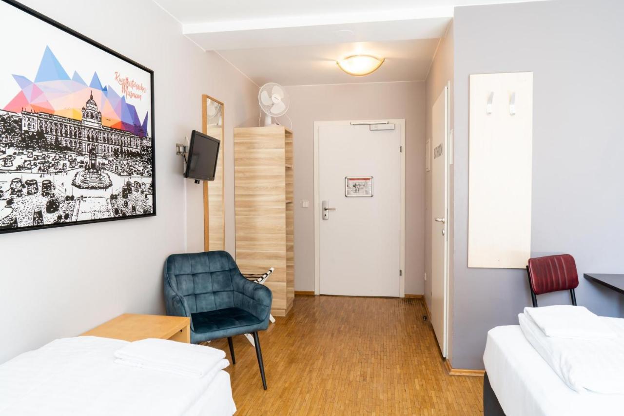 Lit Simple dans Dortoir Mixte