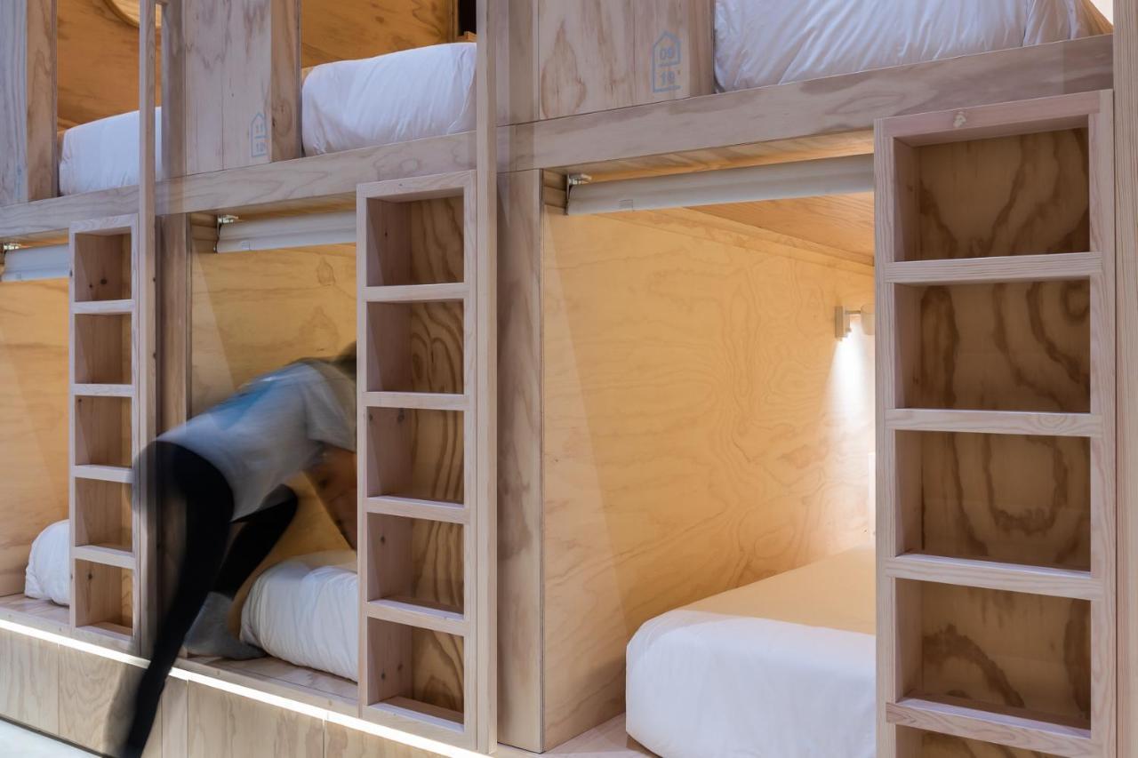 Single Bed Mixed Dormitory Room