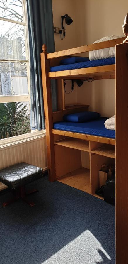 Lit dans Dortoir pour Femmes de 4 Lits
