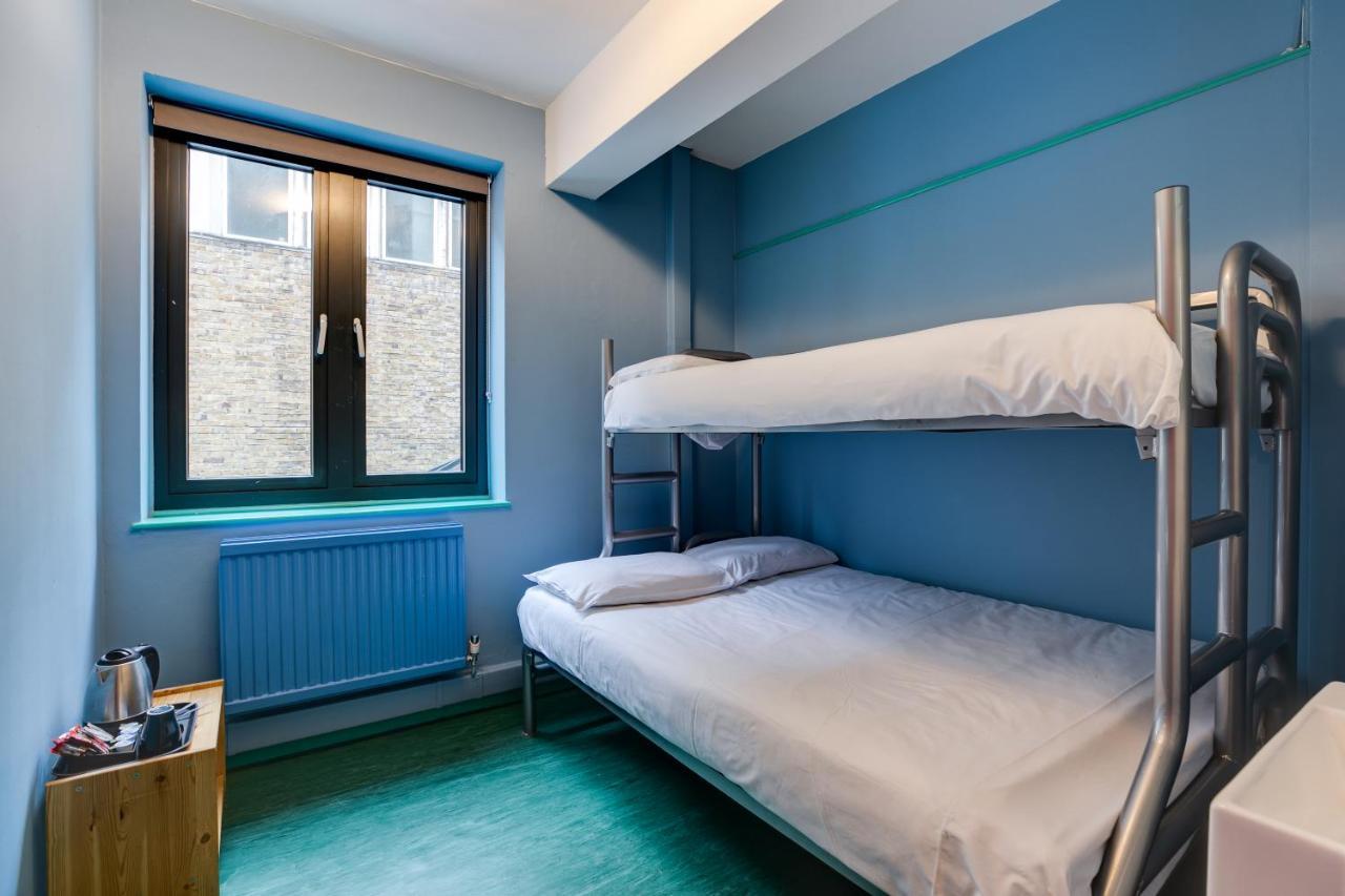 Chambre Lits Jumeaux avec Salle de Bains Commune