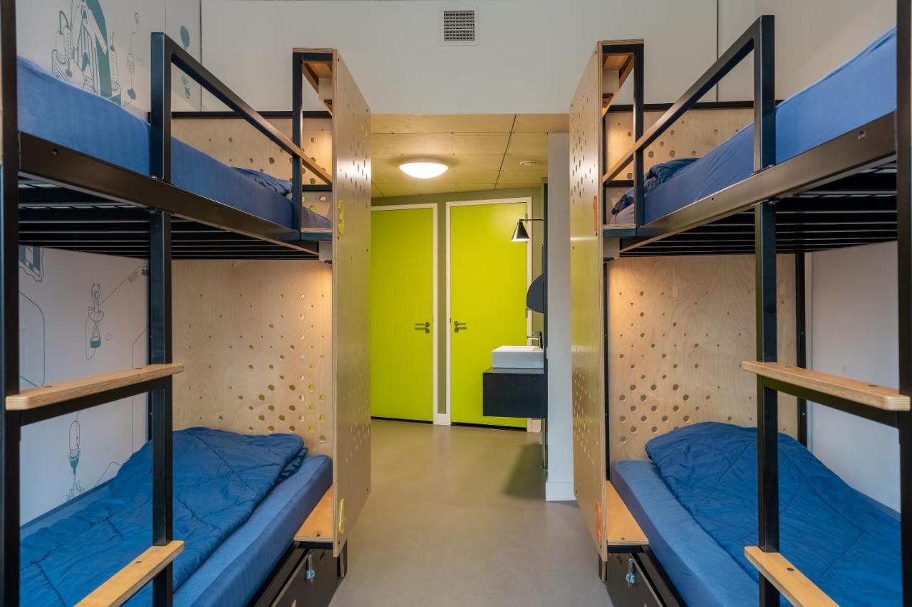 Chambre 6 Personnes avec Salle de Bains Privative et Douche