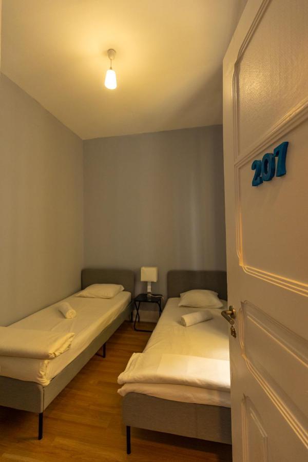 Twin Room with Shared Bathroom,1377964949:JPEG