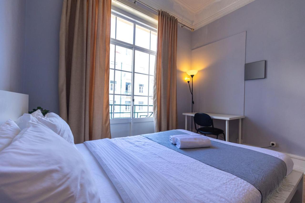 Chambre Double avec Balcon et Salle de Bains Commune