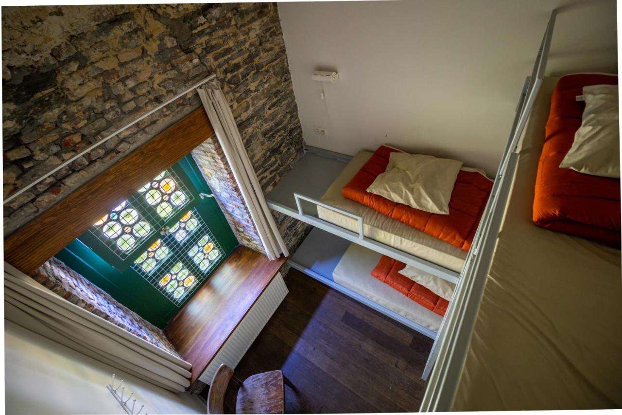 Petite Chambre Privée avec 3 Lits Superposés
