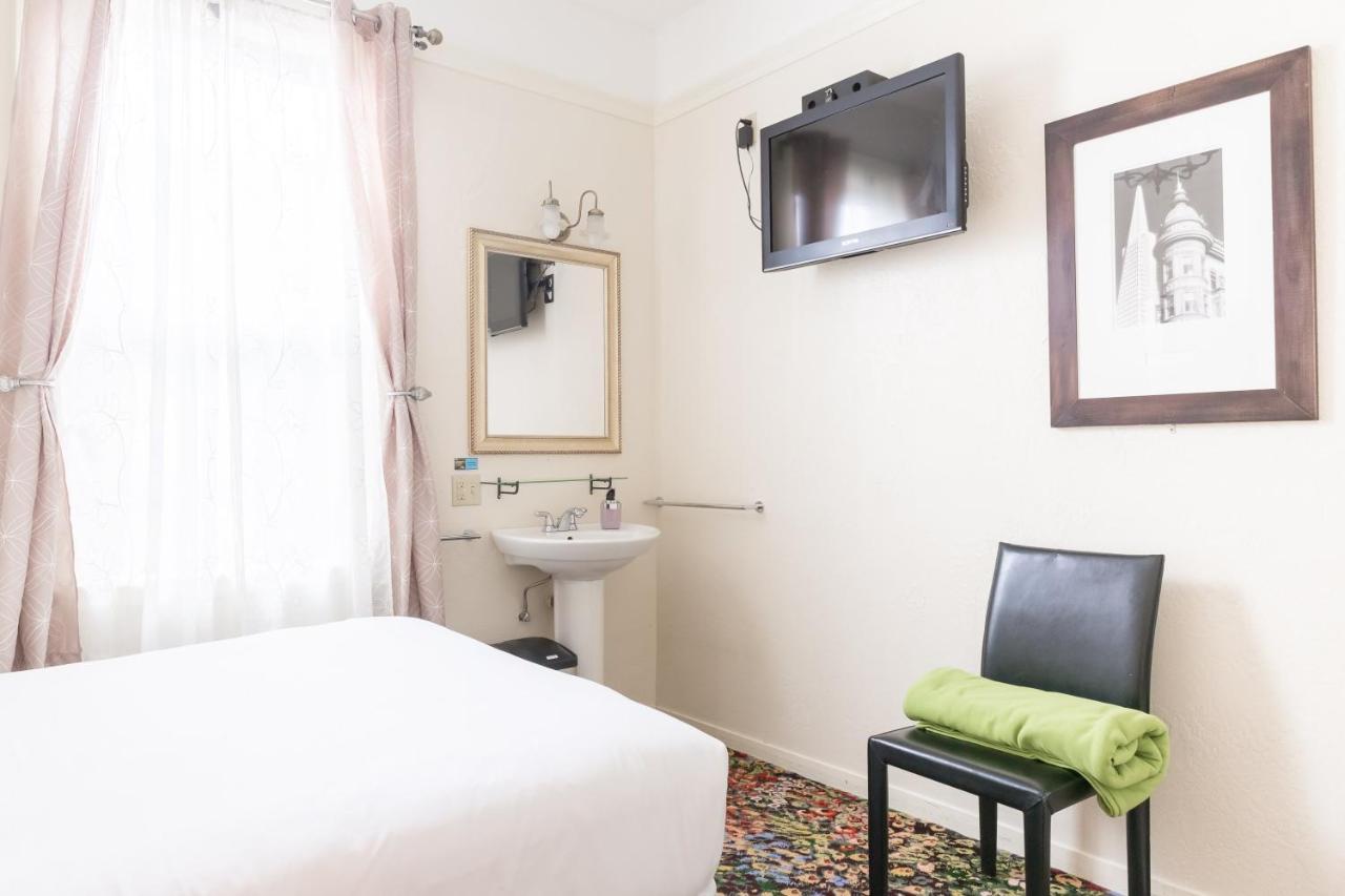 Standard Room,1409775284:JPEG