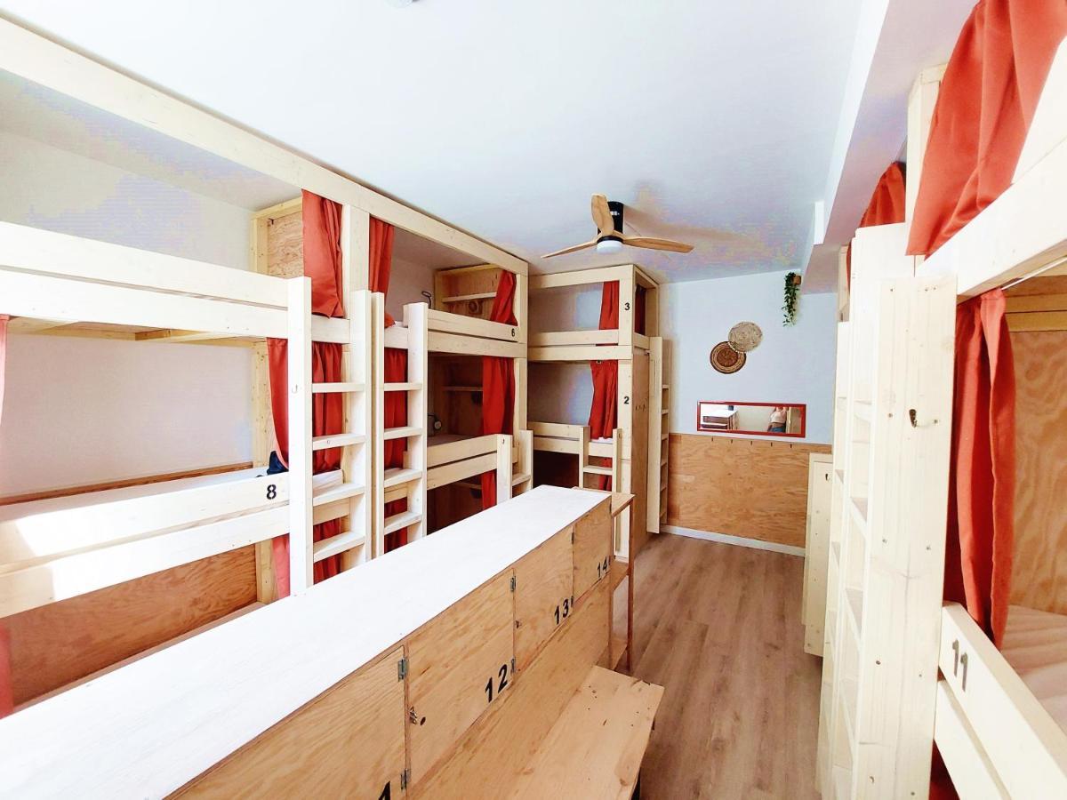 Lit Simple dans Dortoir Mixte (15 Adultes)
