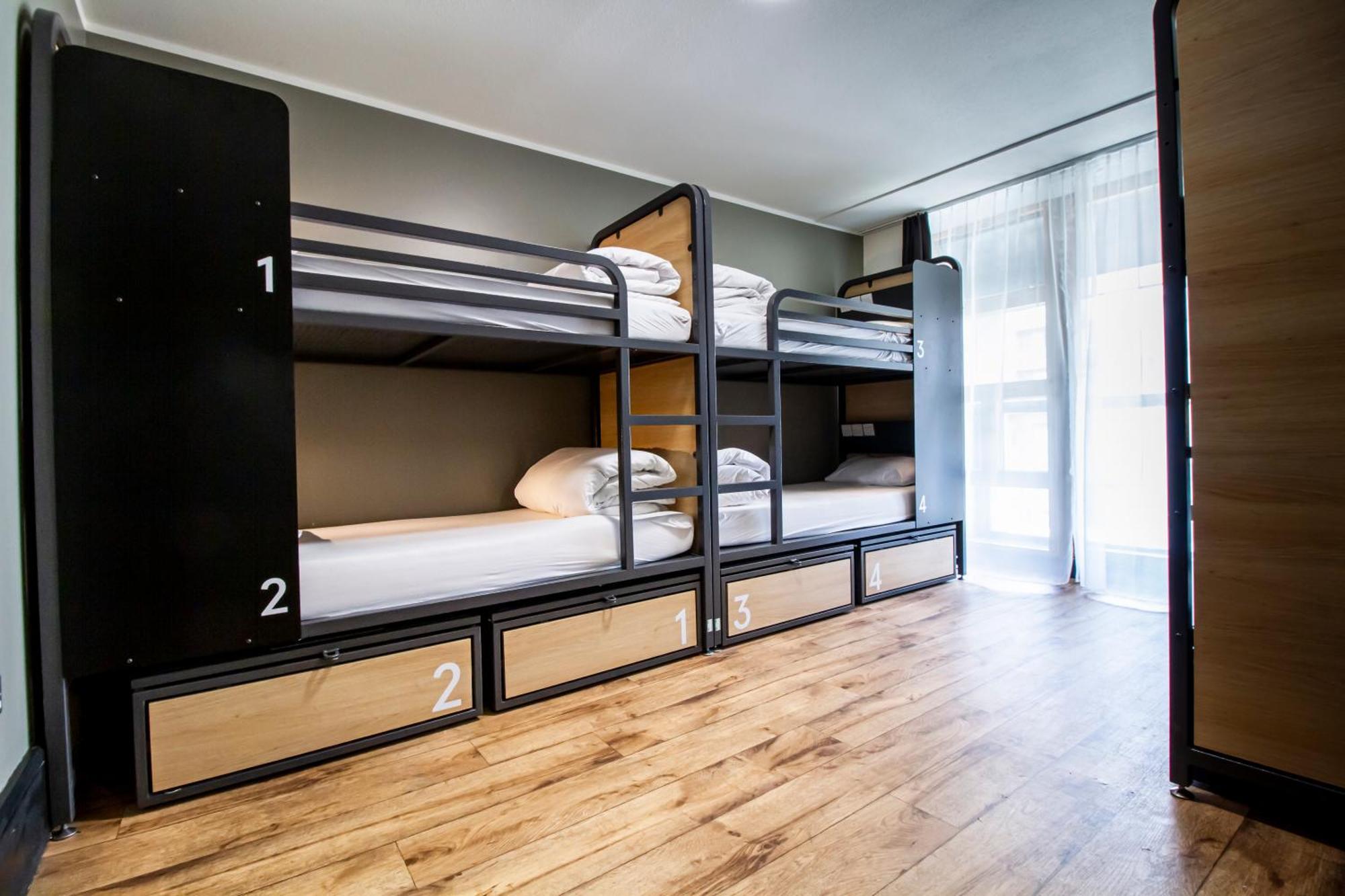 Chambre Privée avec 6 Lits et Salle de Bains Commune