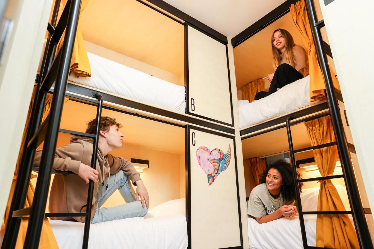 Chambre Privée avec 6 Lits et Salle de Bains Privative