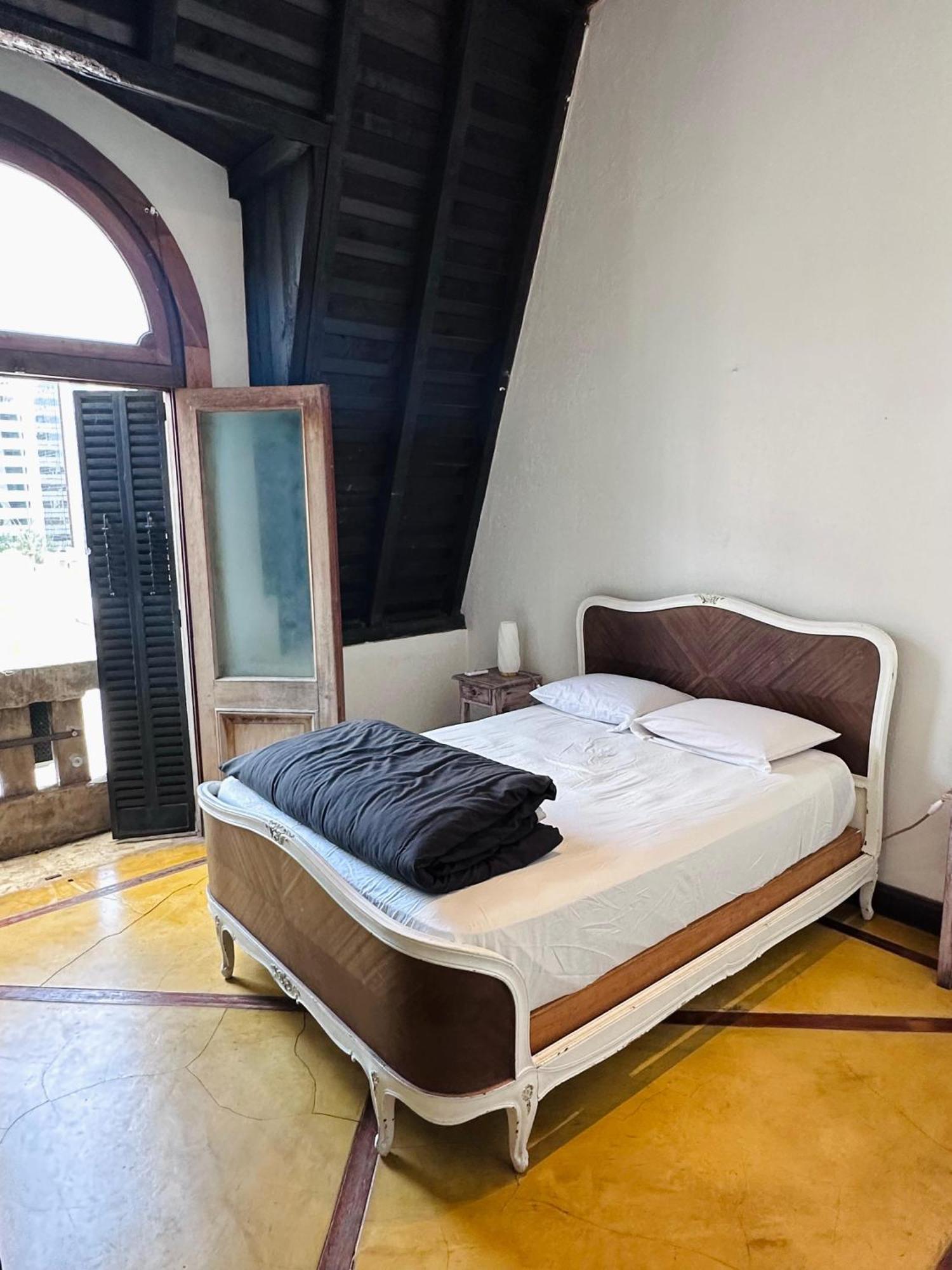 Chambre Lit Queen-Size avec Balcon