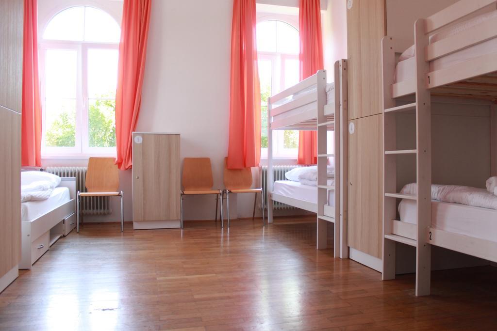 Bunk Bed in 7-Bed Mixed Dormitory Room,187869755:JPEG