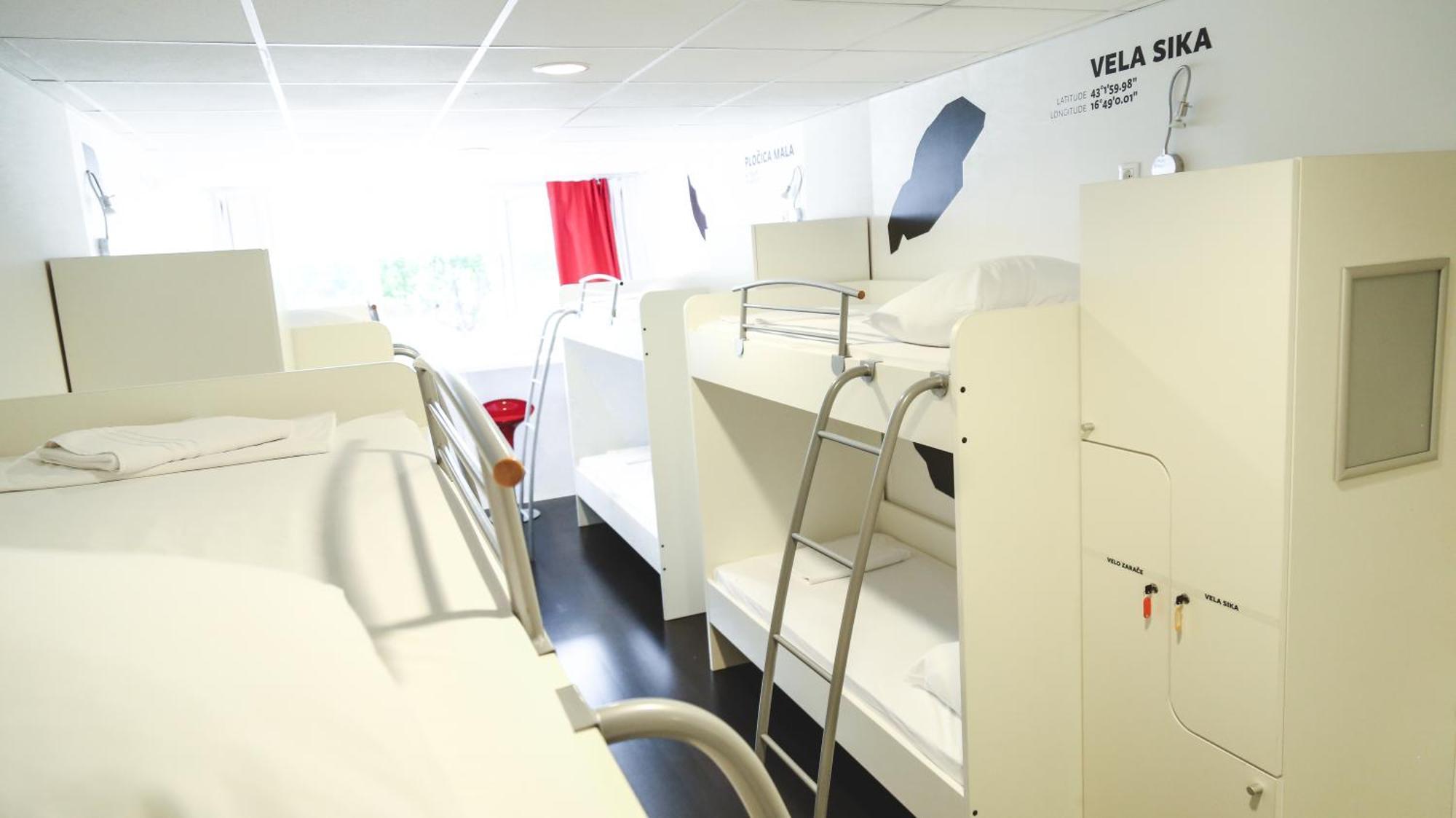 Lit dans Dortoir Mixte de 6 Lits avec Salle de Bains Privative