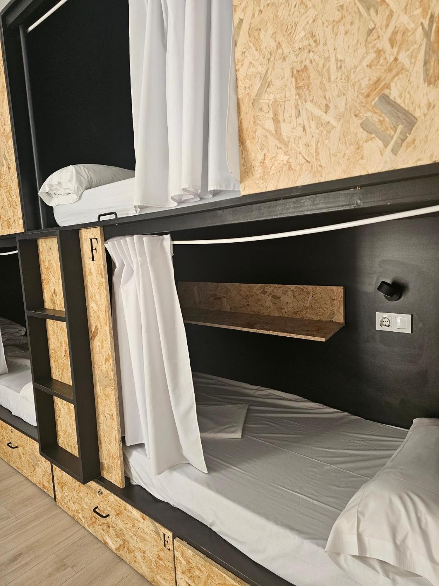 Lit dans Dortoir pour Femmes de 4 Lits
