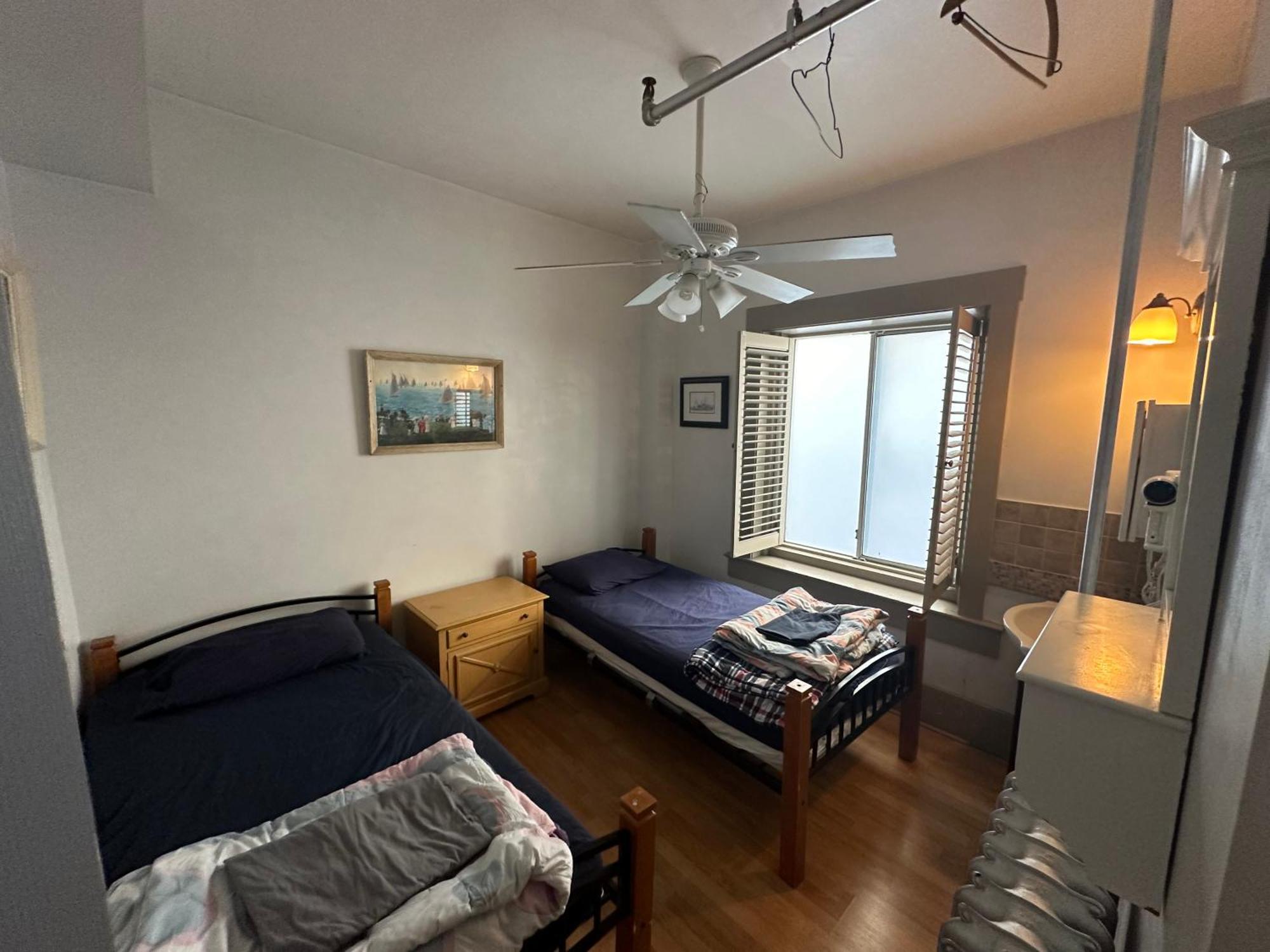 Chambre Double ou Lits Jumeaux avec Salle de Bains Commune
