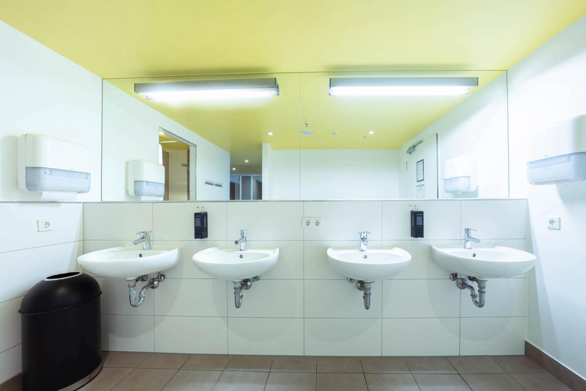 Chambre 6 Lits avec Salle de Bains Commune