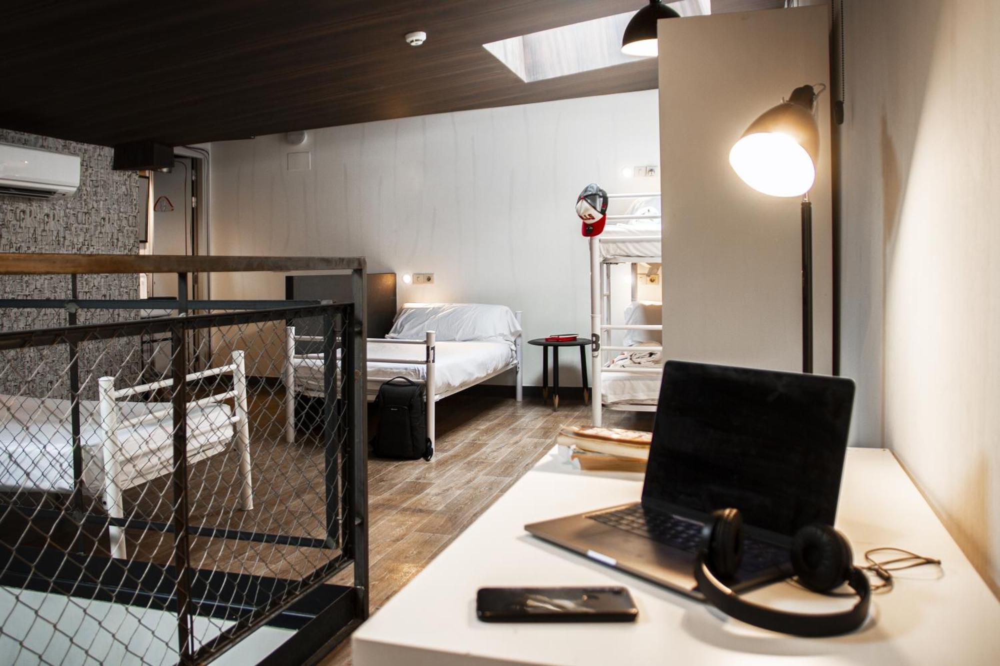 Bed in 11-Bed Mixed Duplex Dormitory Room With Private Bathroom,1543960672:JPEG