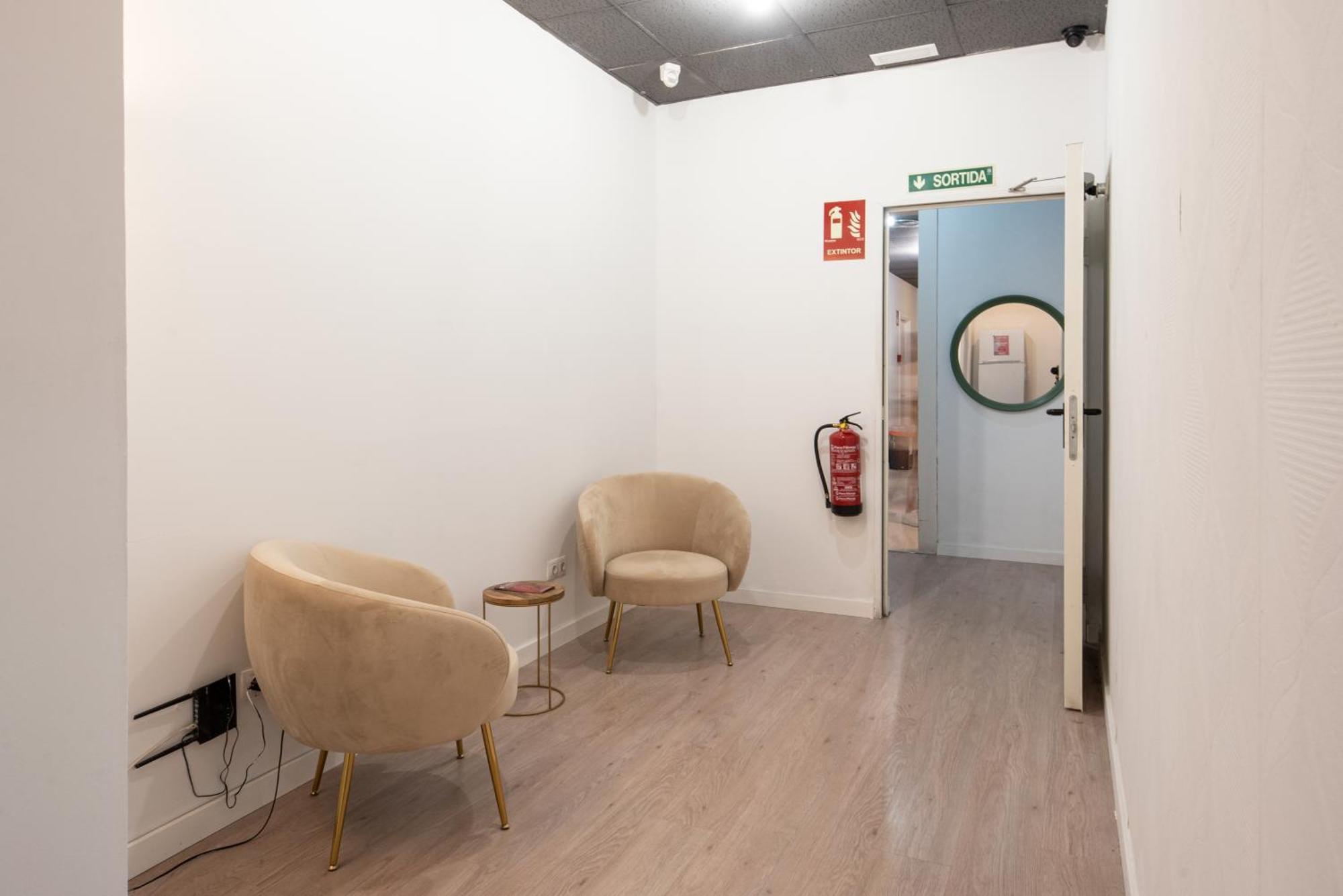 Lit Simple dans Dortoir Mixte de 6 Lits avec Salle de Bains Commune