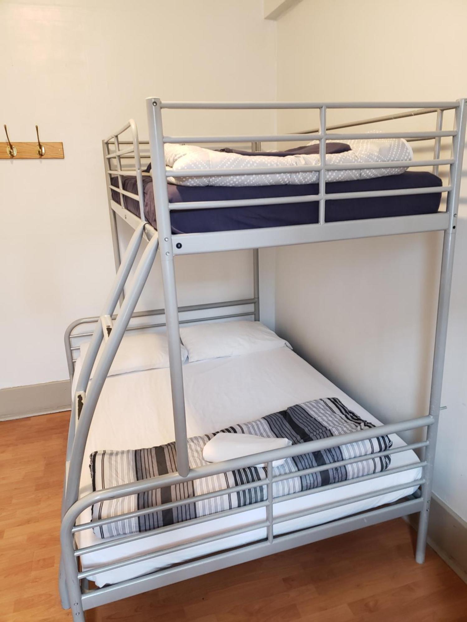 Chambre Triple avec Salle de Bains Commune