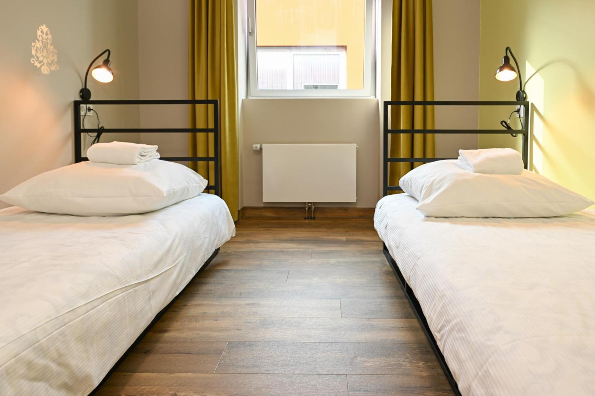 Twin Room,1581170891:JPEG