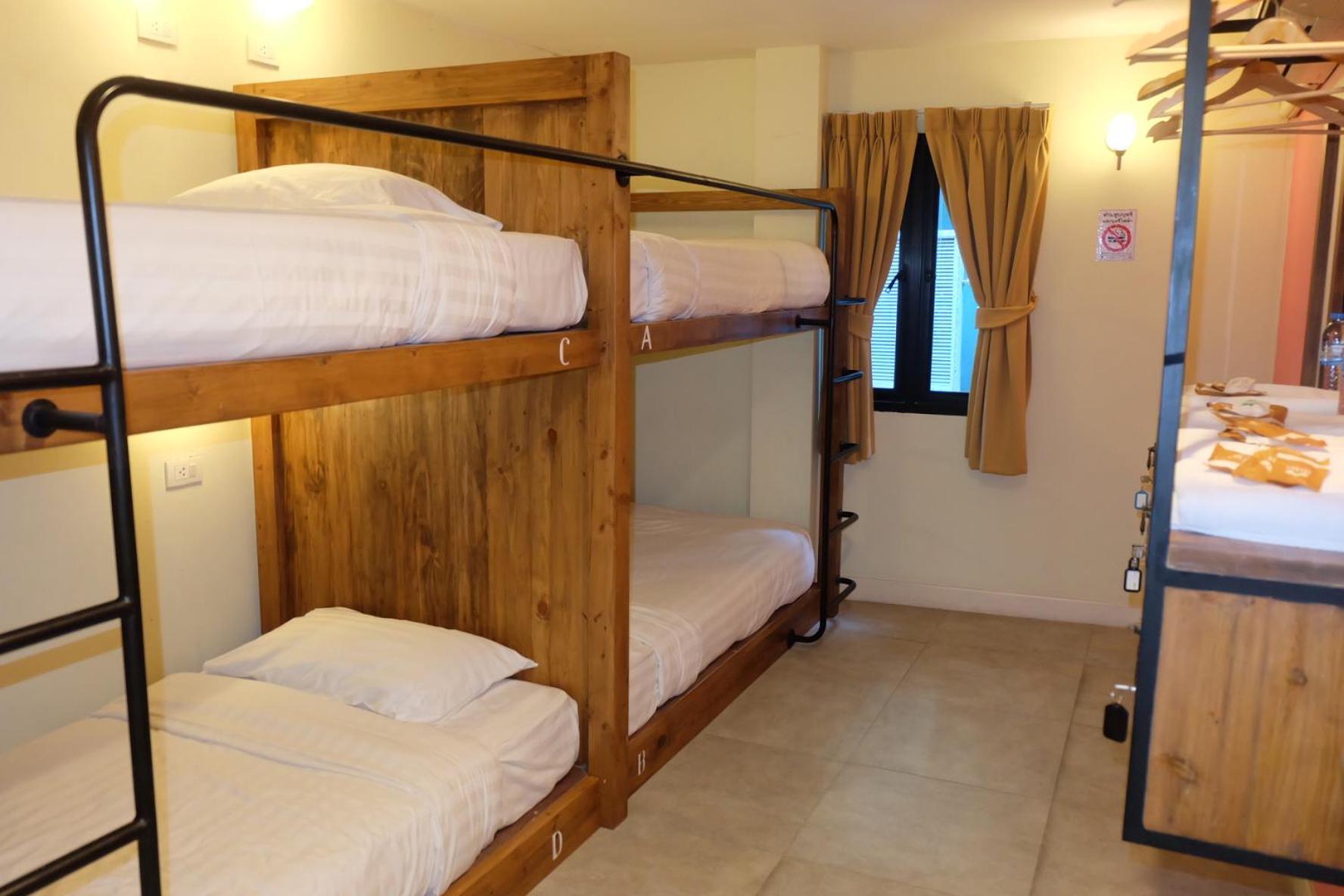 Chambre Quadruple avec Salle de Bains Commune