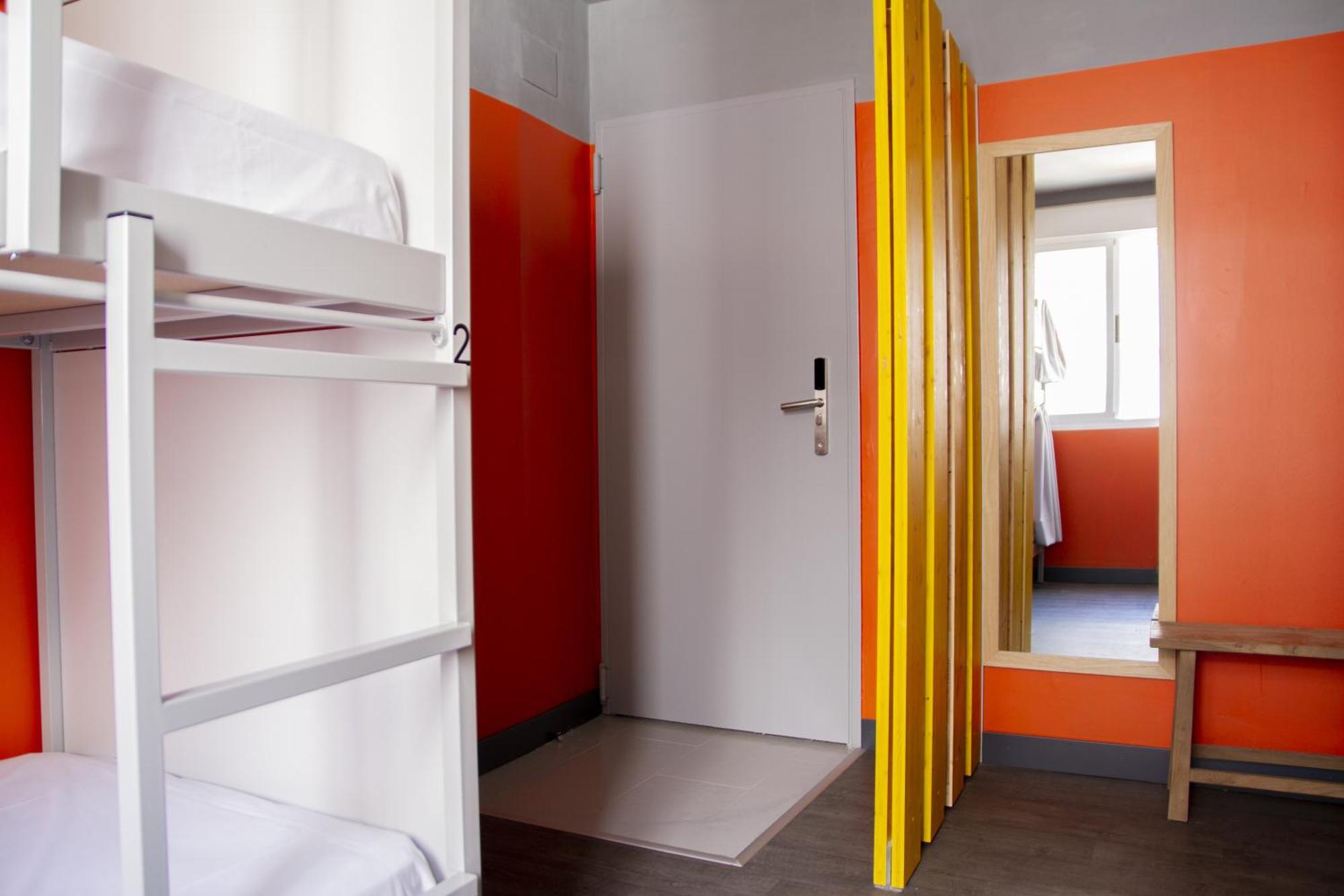 Bed in 4-Bed Mixed Dormitory Room with Private Bathroom,1596024520:JPEG