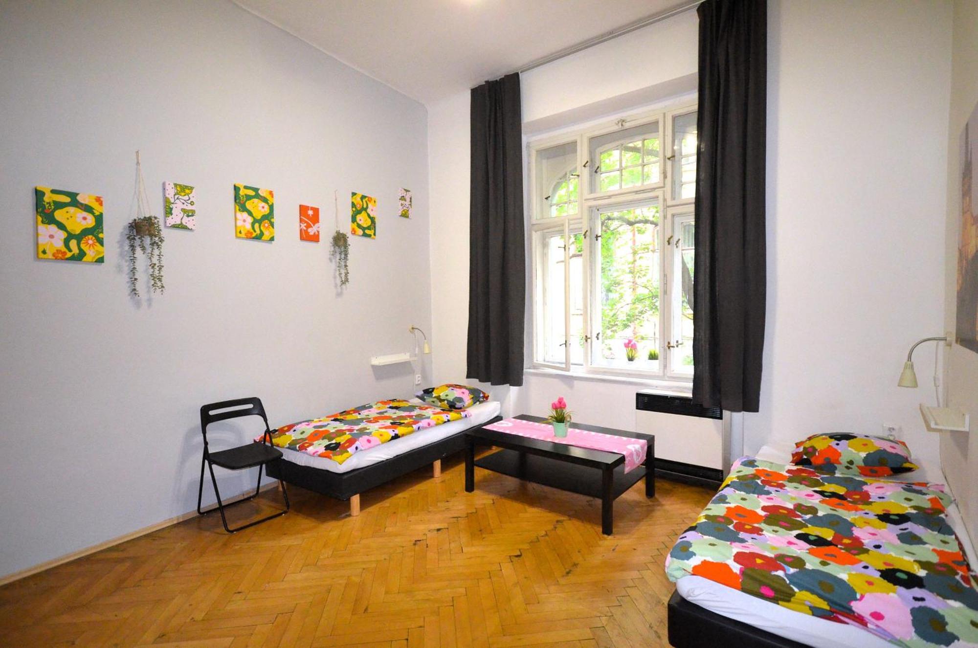 Chambre Quadruple Économique avec Salle de Bains Commune