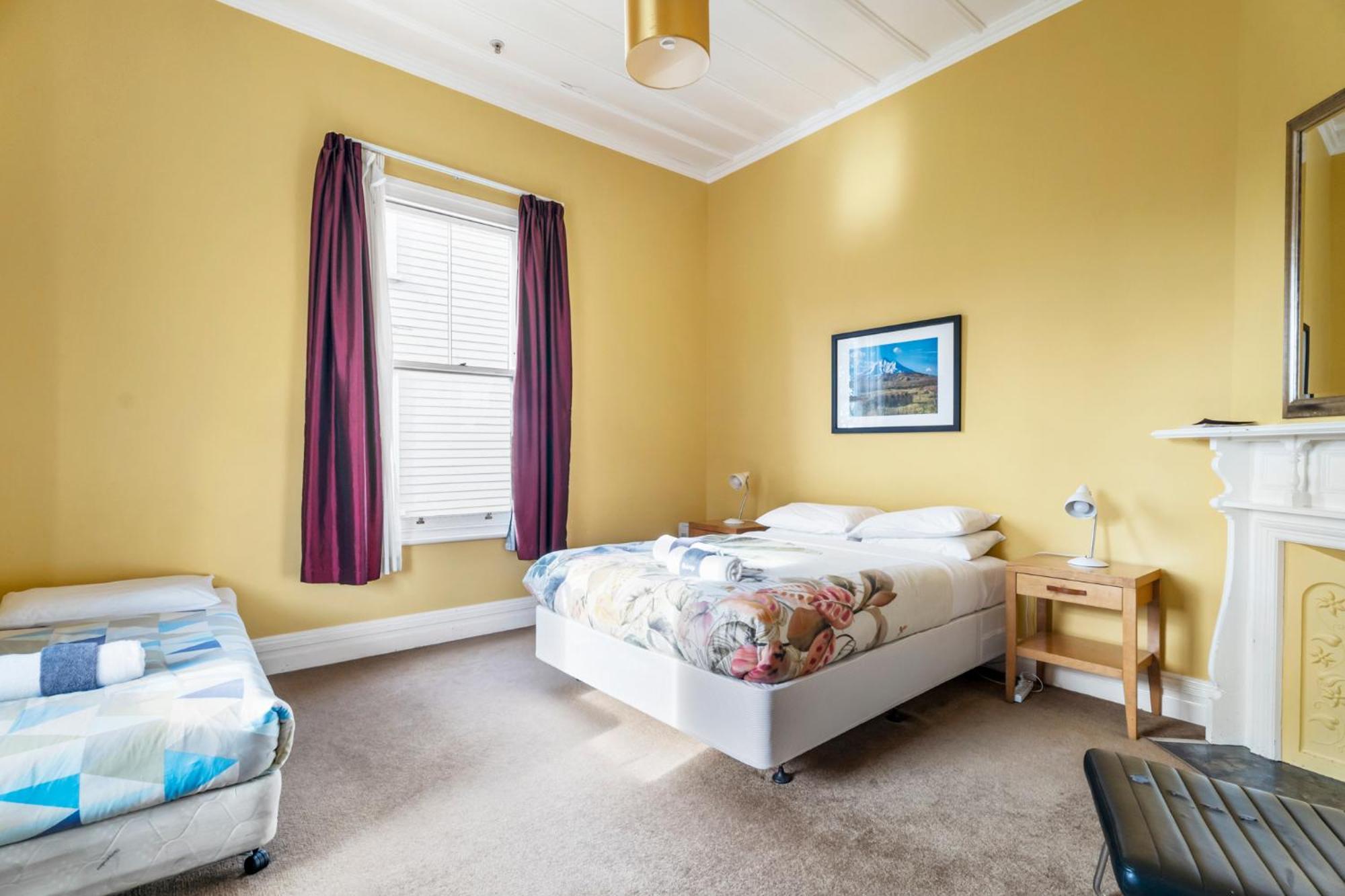 Chambre Familiale avec Salle de Bains Commune
