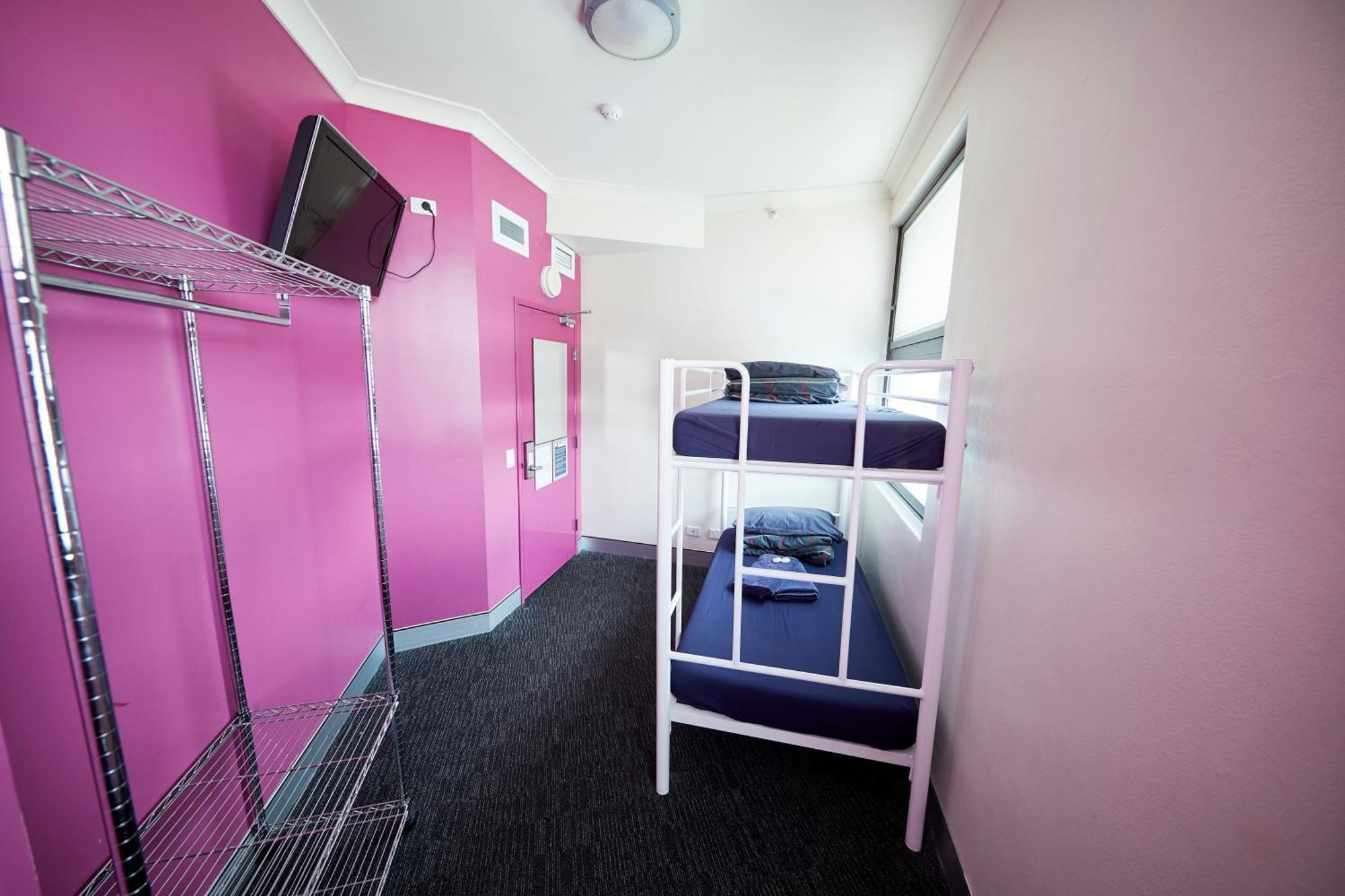 Chambre Lits Jumeaux avec Salle de Bains Commune