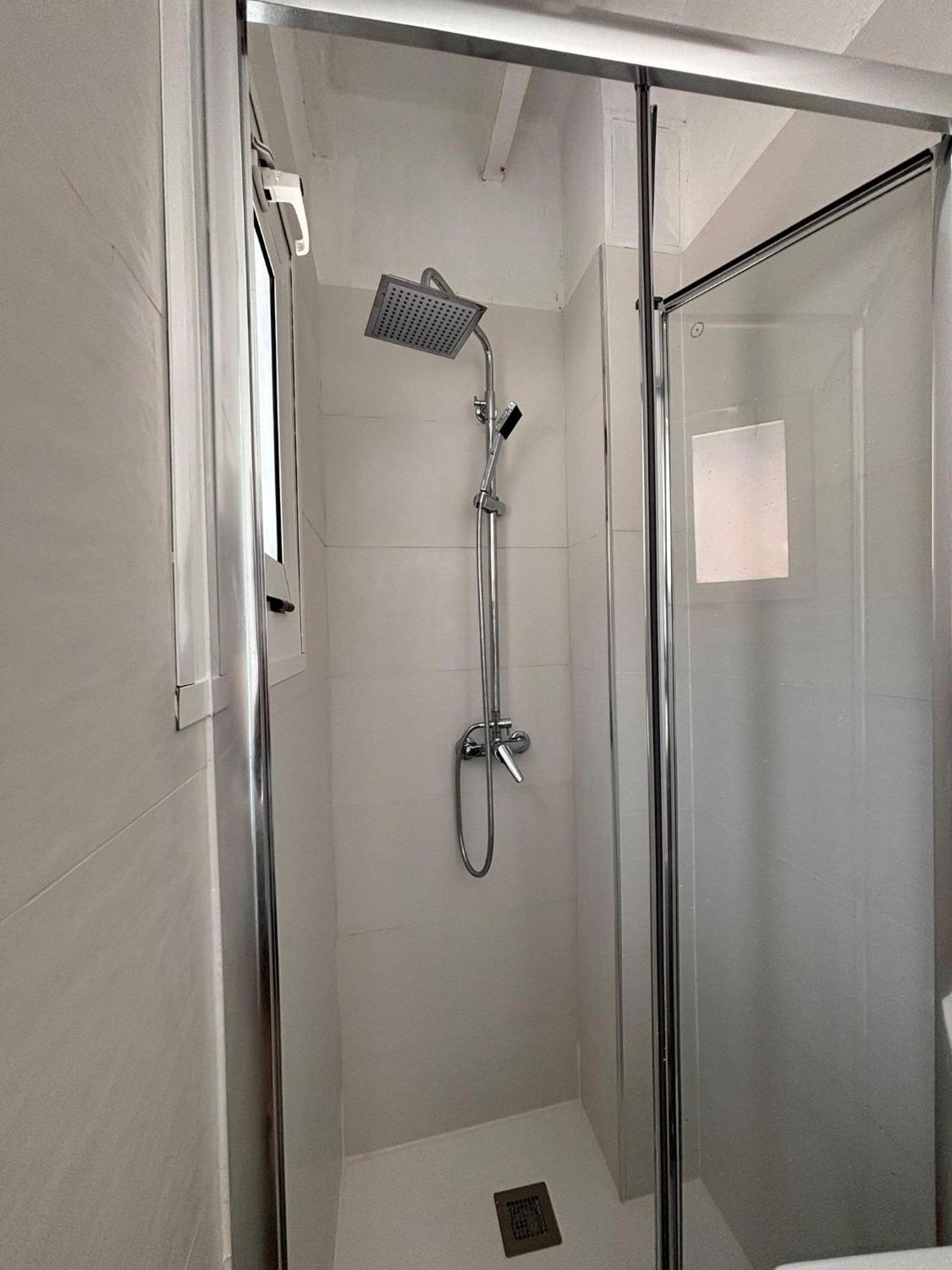 Chambre Quadruple avec Salle de Bains