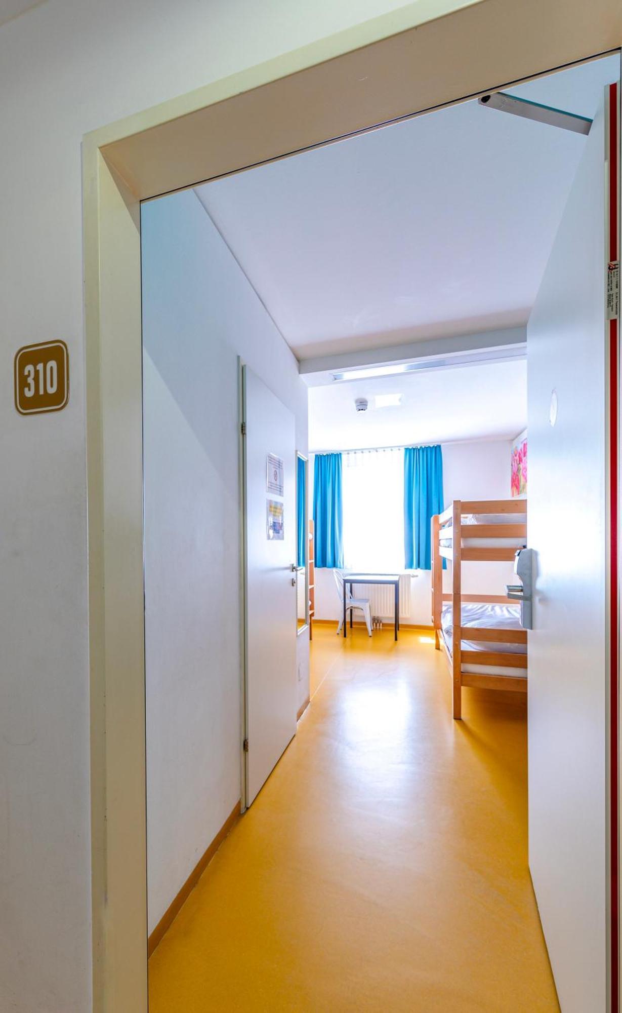 Lit Simple dans un Dortoir de 4 Lits Réservé aux Femmes