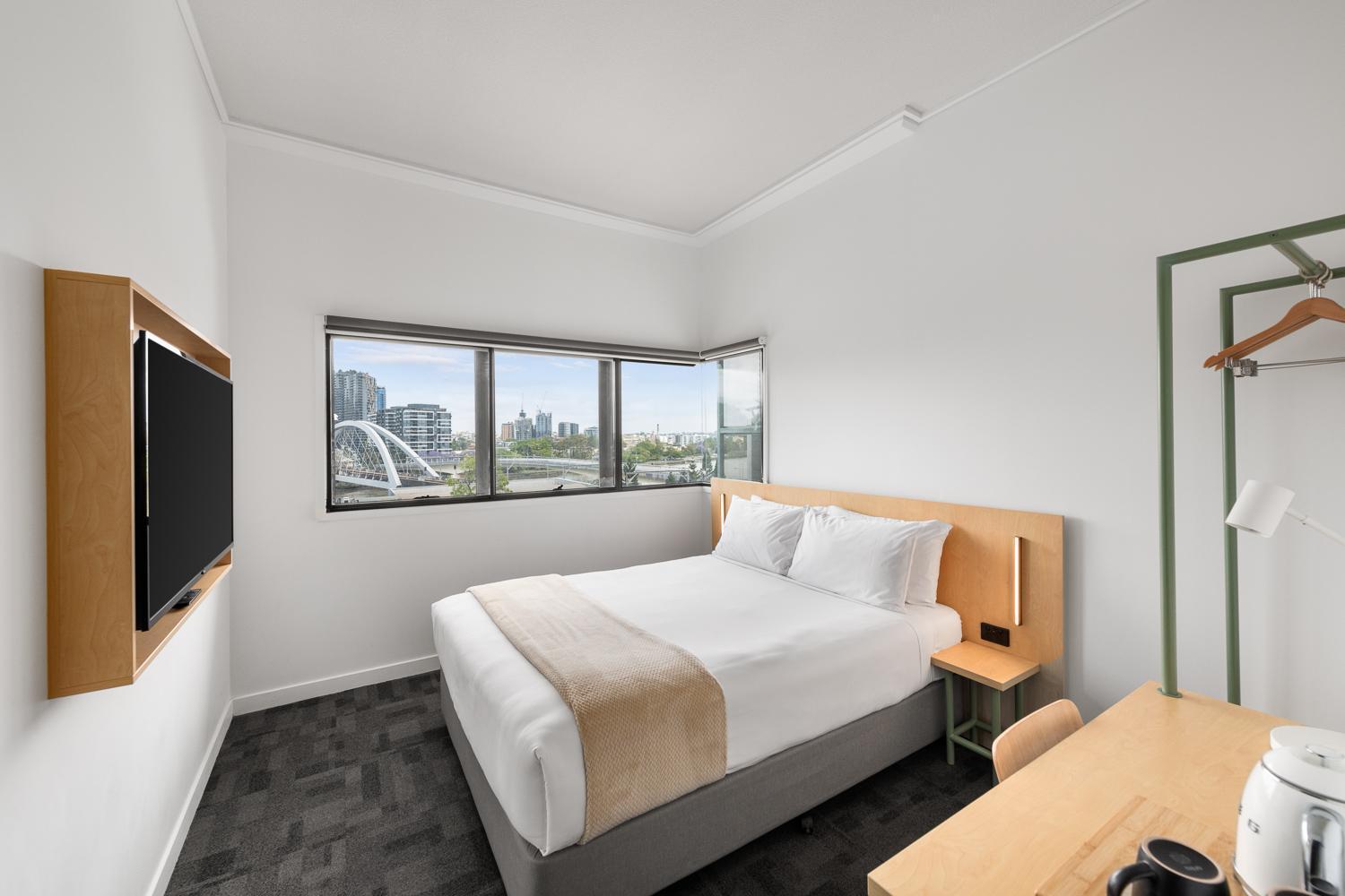 Queen River View Ensuite