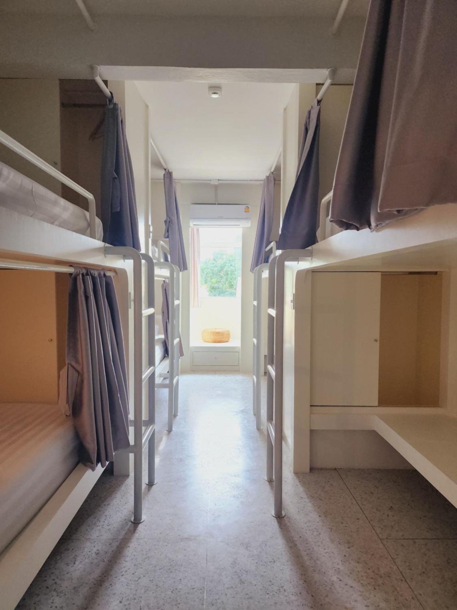 Lit dans Dortoir pour Femmes de 6 Lits